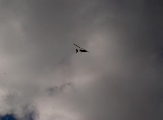  飞行中的旋翼机 